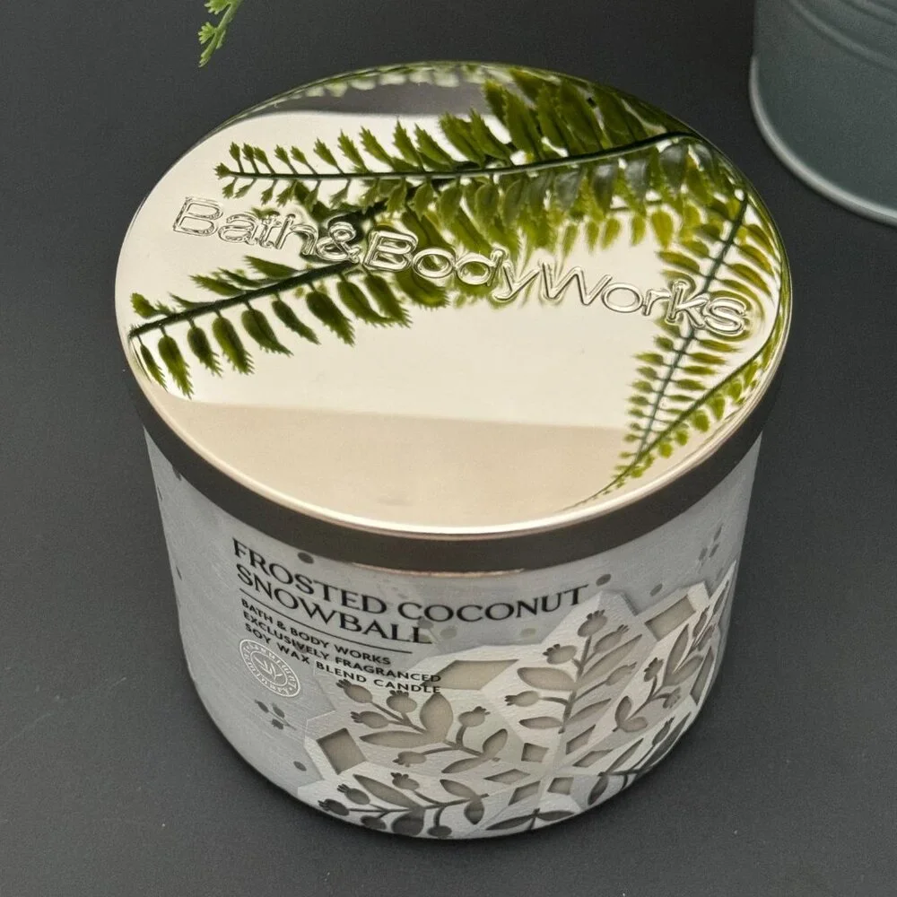 BBW Frosted Coconut Snowball Bath & Body Works 3 Wick Candle - Picture 4 of 10